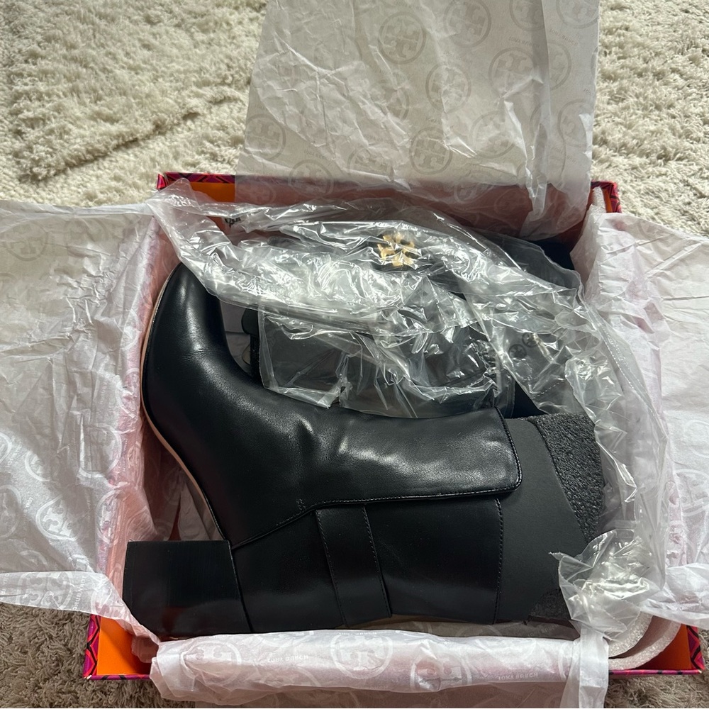 Tory Burch Kira Black Leather Ankle Boots 7 gold logo ankle short heeled - Picture 13 of 14